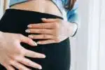 Peut-on déterminer une grossesse en touchant son ventre