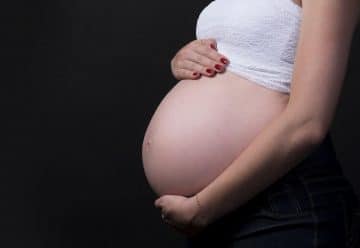 L'abdominoplastie et la lipoaspiration : efficace pour dire adieu à votre ventre post-accouchement